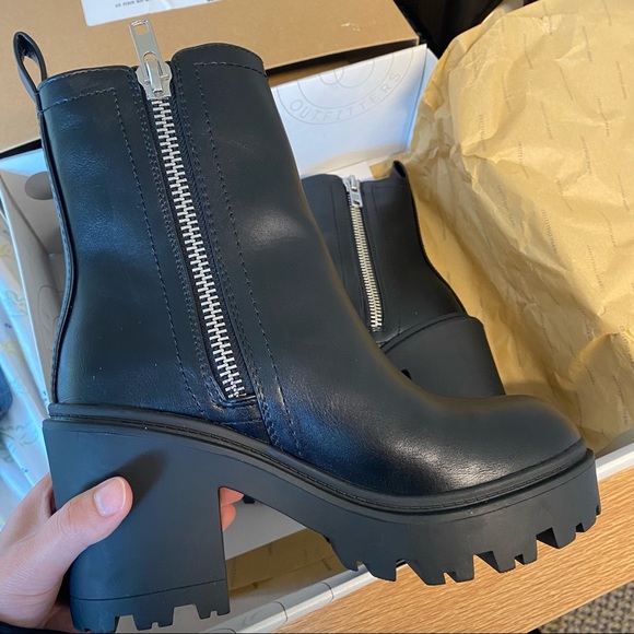 Urban Outfitters Zip Up Black Heeled Boots - Picture 2 of 6